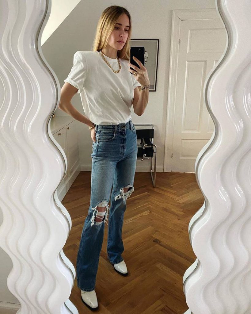 como usar jeans rasgado no joelho 2021