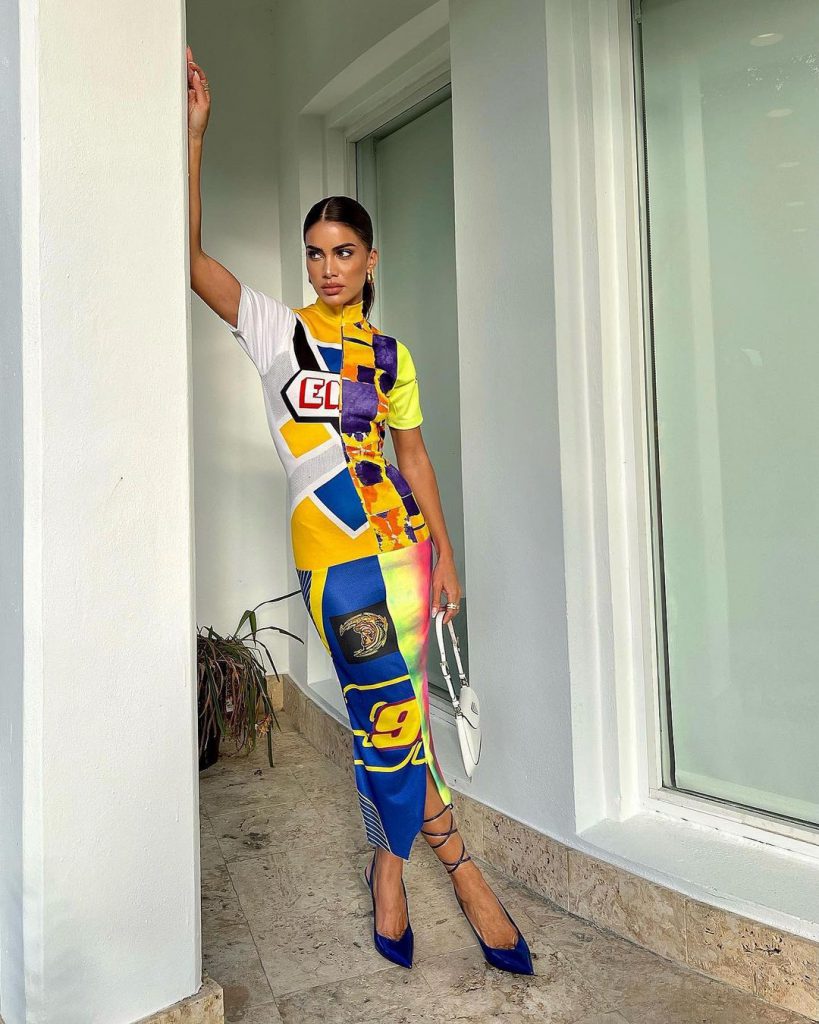 look camila coelho sapato azul